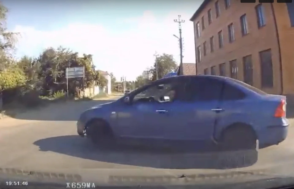 Астраханец поделился в соцсетях видеоподборкой своих дорожных приключений