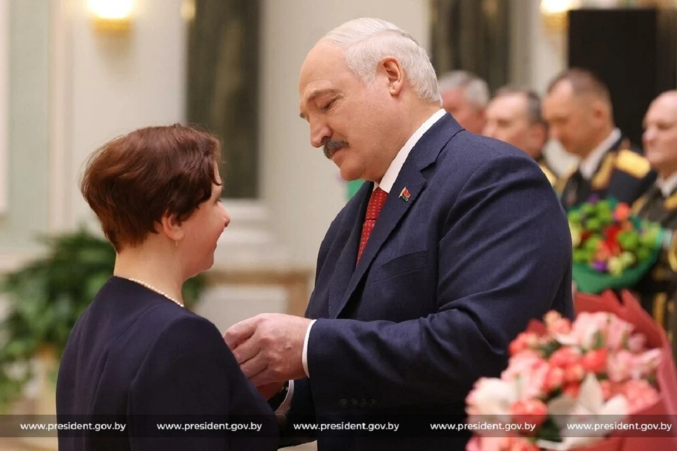 Александр Лукашенко вручил награды заслуженным деятелям различных сфер. И во время мероприятия рассказал о поимке диверсанта. Фото: president.gov.by