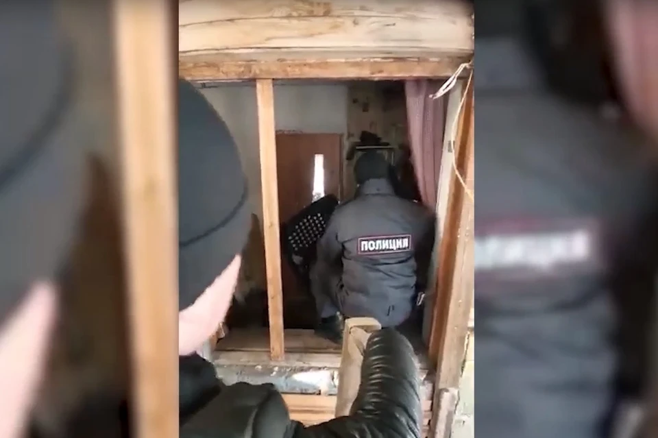 Житель Липецка, хранивший дома марихуану, отбивался от полицейских бензопилой