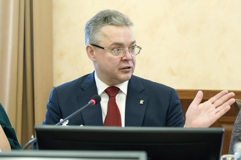 Глава региона выслушал вопросы женщин. ФОТО: gubernator.stavkray.ru