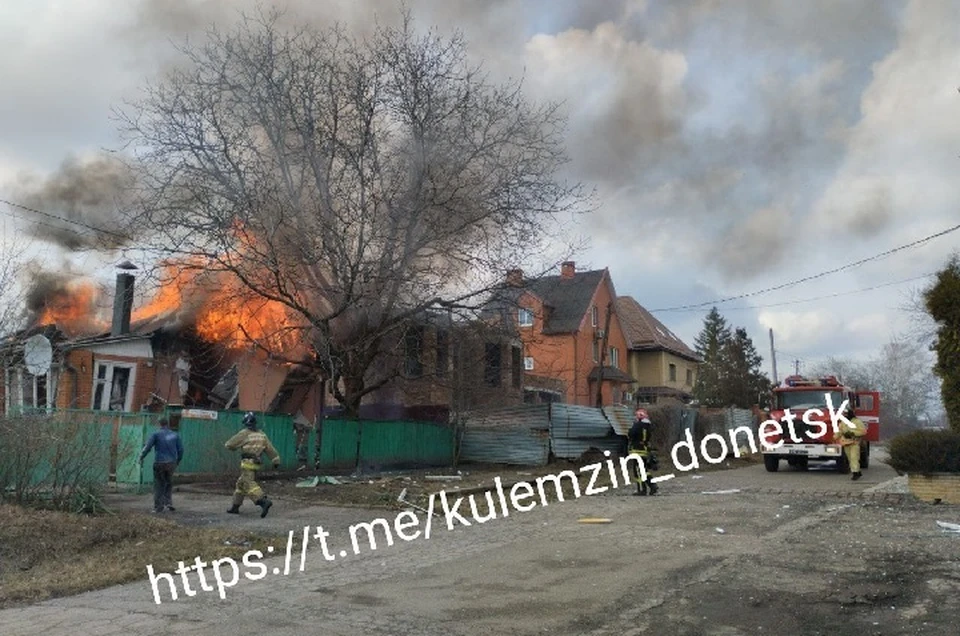 В Киевском районе произошло возгорание двух частных жилых домов, расположенных по улицам Коцюбинского и Байдукова. Фото: ТГ/Кулемзин