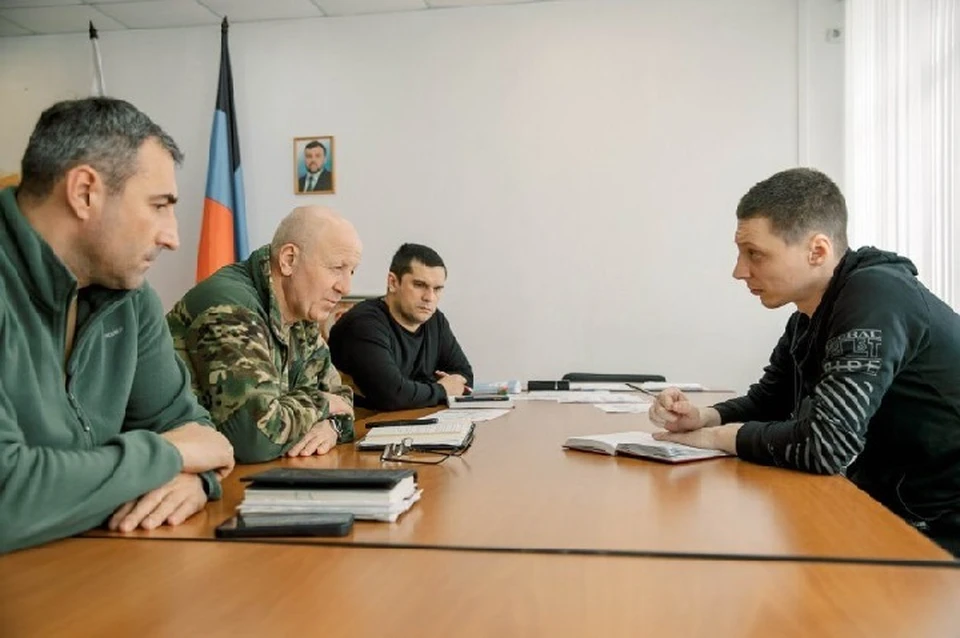Открытие новых отделений МФЦ глава Мариуполя обсудил с замминистра экономразвития ДНР. Фото: Моргун/ТГ