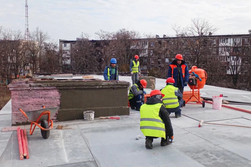 Строители продолжат восстанавливать разрушенные объекты на Донбассе. Фото: Минстрой РФ