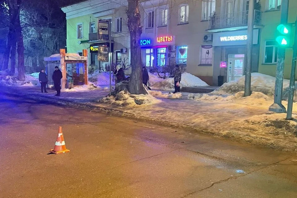 В Новосибирске иномарка сбила женщину, переходившую дорогу, и уехала. Фото: Госавтоинспекция по Новосибирску