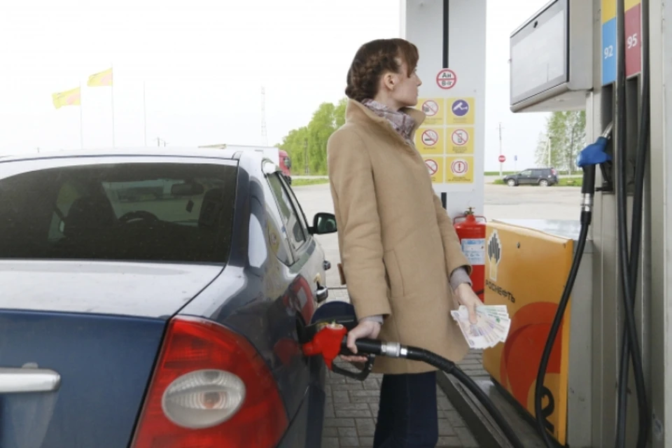 Цены на бензин выросли в 13 регионах страны.