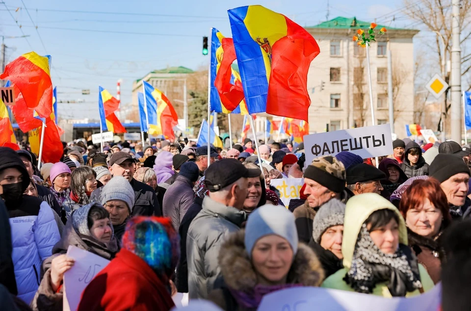 Тысячи людей собрались на мирный митинг в центре Кишинева. Фото: partidulsor.md