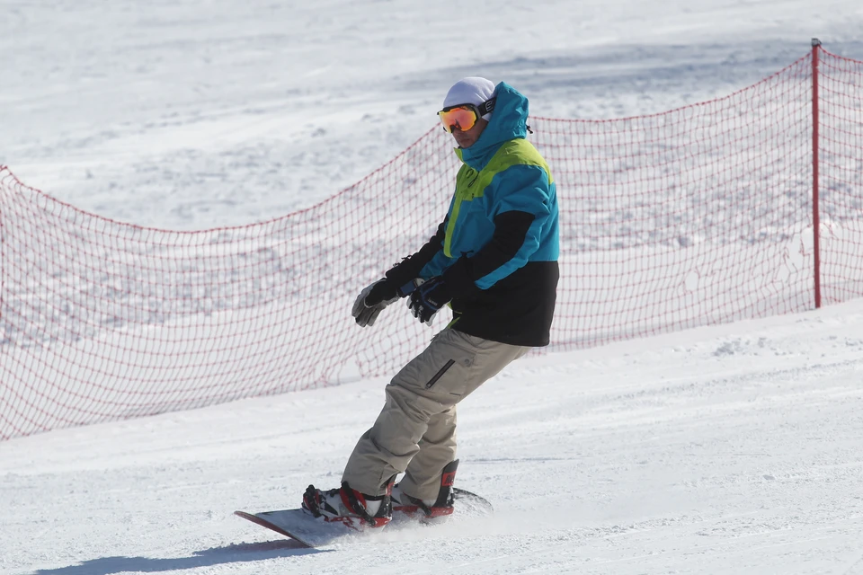 У любителей сноуборда и горных лыж еще есть возможность съездить на «Солнечную долину» с комфортом