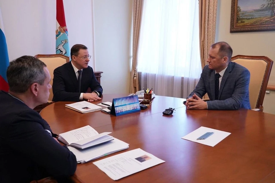 Глава региона встретился с Сергеем Источниковым. Фото: пресс-службы правительства региона