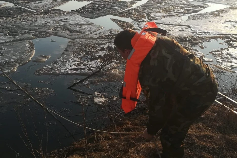 Школьники застряли на льдине под Липецком