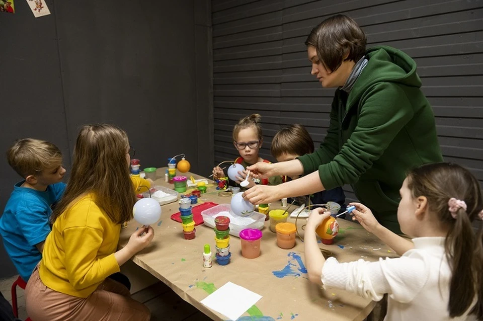 Дети смогут посетить мастер-классы по созданию поделок своими руками.