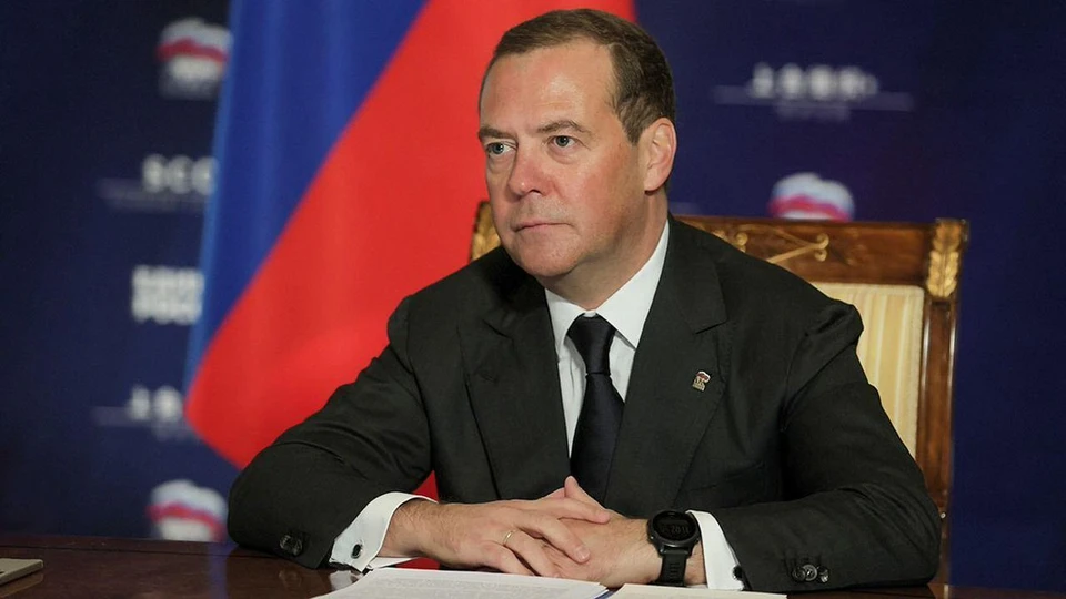 Медведев заявил, что спецоперация решила проблему аморфности российского общества