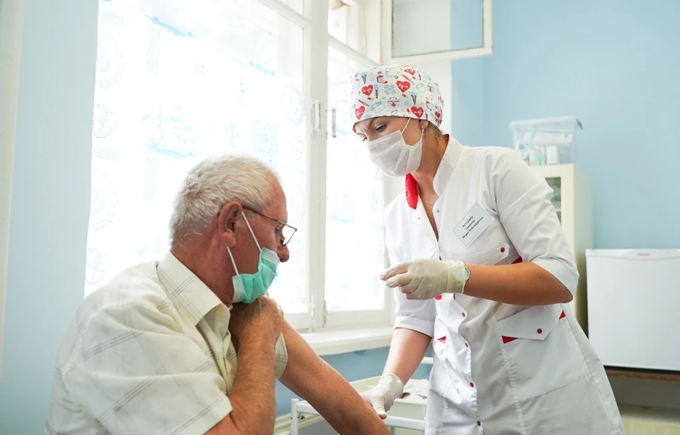 Вакцинация продолжается.