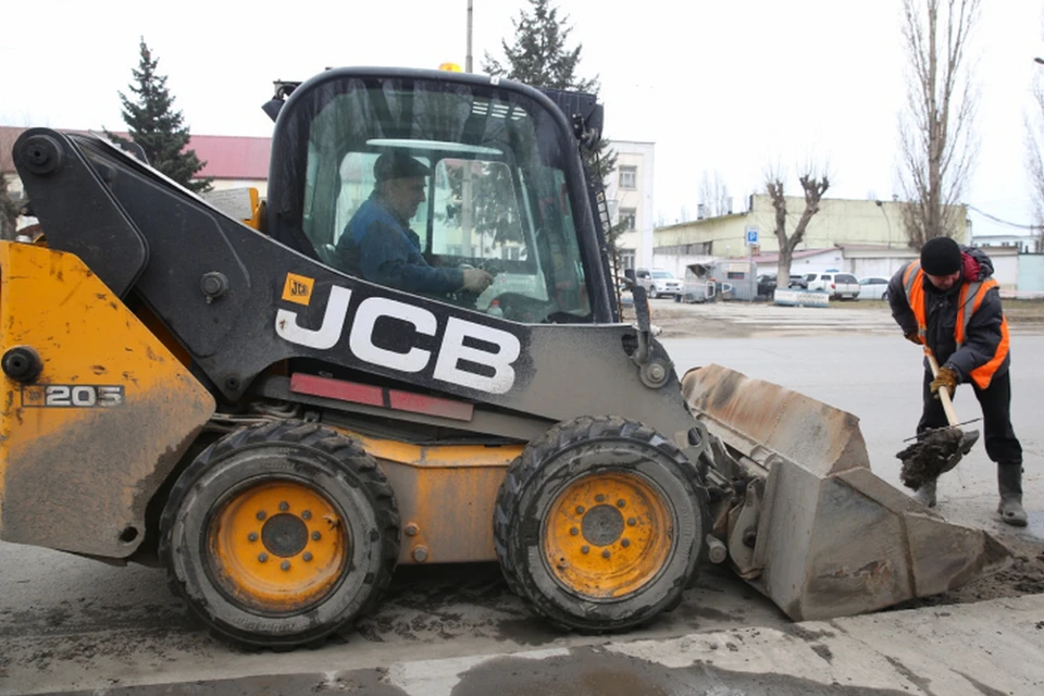 50 спецмашин и 12 дворников наводят порядок в областном центре после зимы