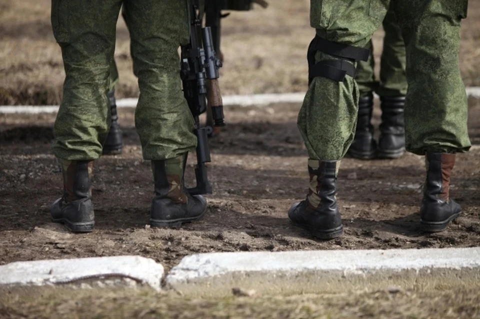 В сети появилось видео, на котором идет наводка российской артиллерии на войска противника.