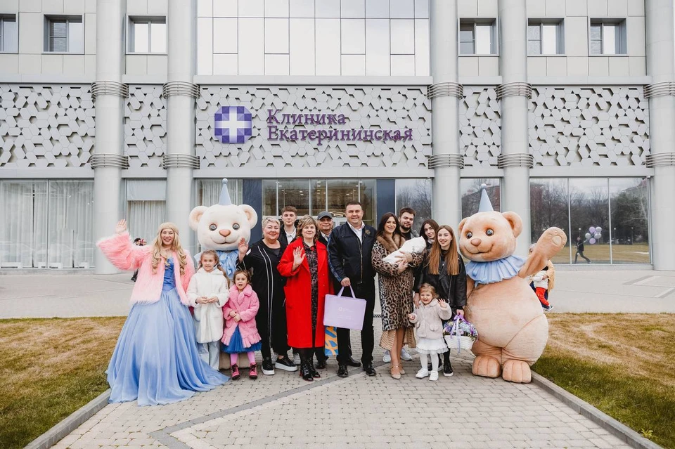 Праздничная выписка из роддома клиники Екатерининская 3500 новорожденного