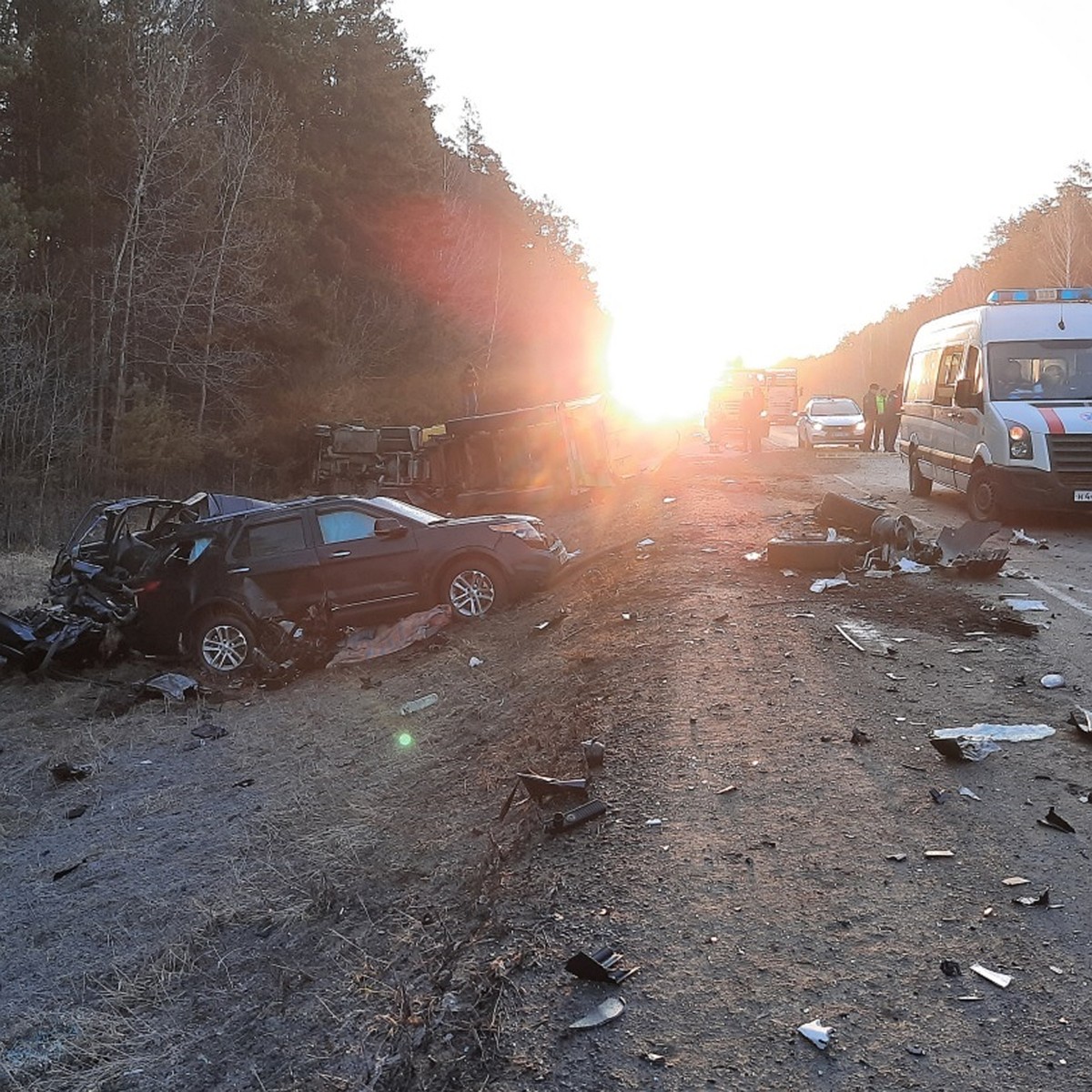 Под Богдановичем два человека погибли в аварии с КамАЗом: фото с места ДТП  - KP.RU