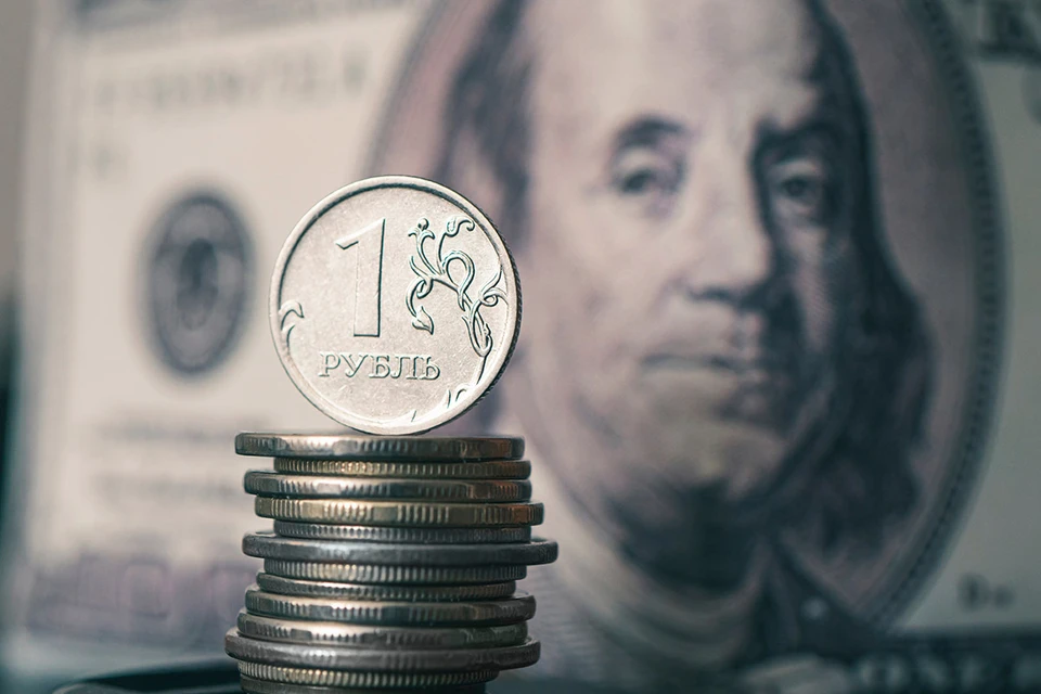 Экономист Коган считает, что ослабление рубля к доллару скоро завершится