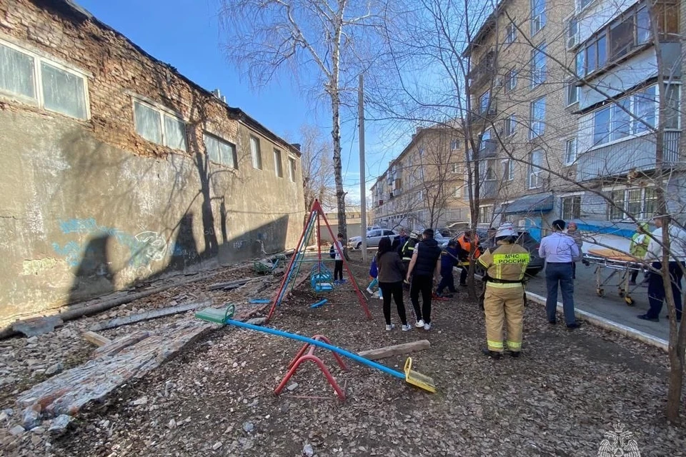 Рядом с площадкой не было ограждения