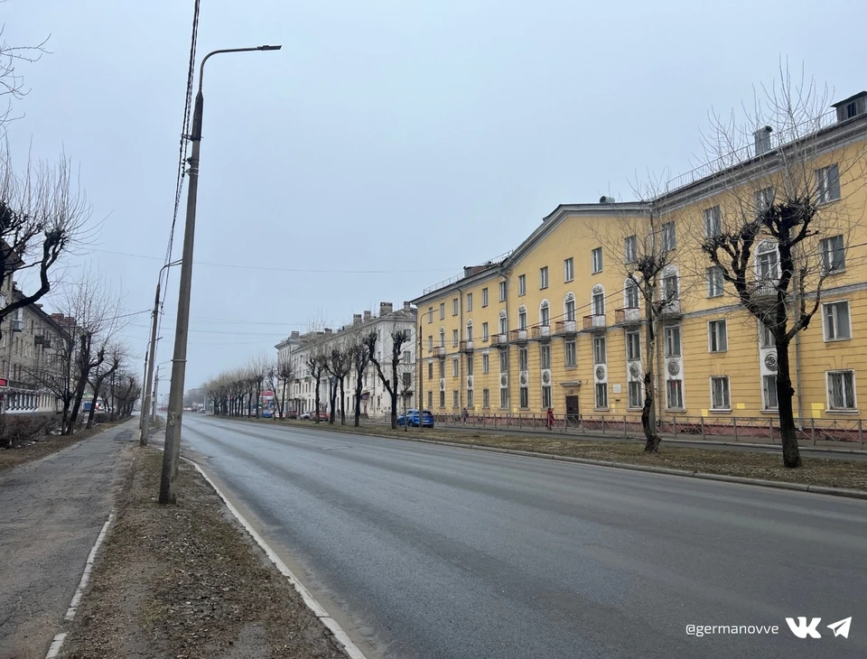 Пока улица Сталеваров выглядит довольно уныло.