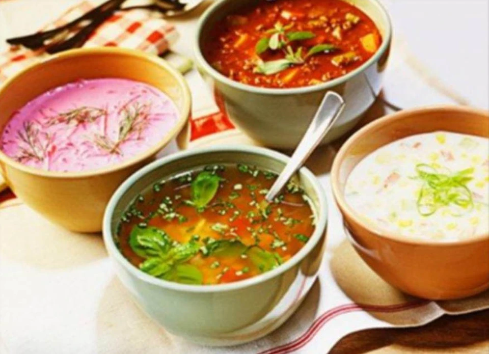 Каждая русская хозяйка, которая заявляет, что умеет готовить, имеет в своем арсенале минимум 2-3 рецепта супа. Фото: kartinkof.club