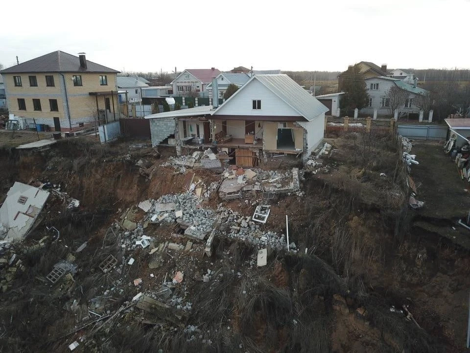 4 апреля в деревне Караулово вновь обрушился дом.