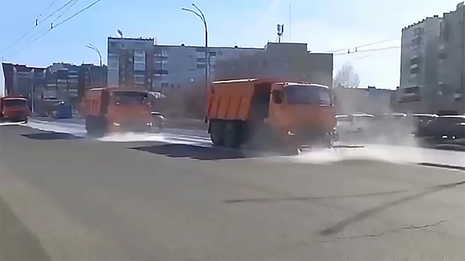 Кемеровские улицы начали мыть с шампунем