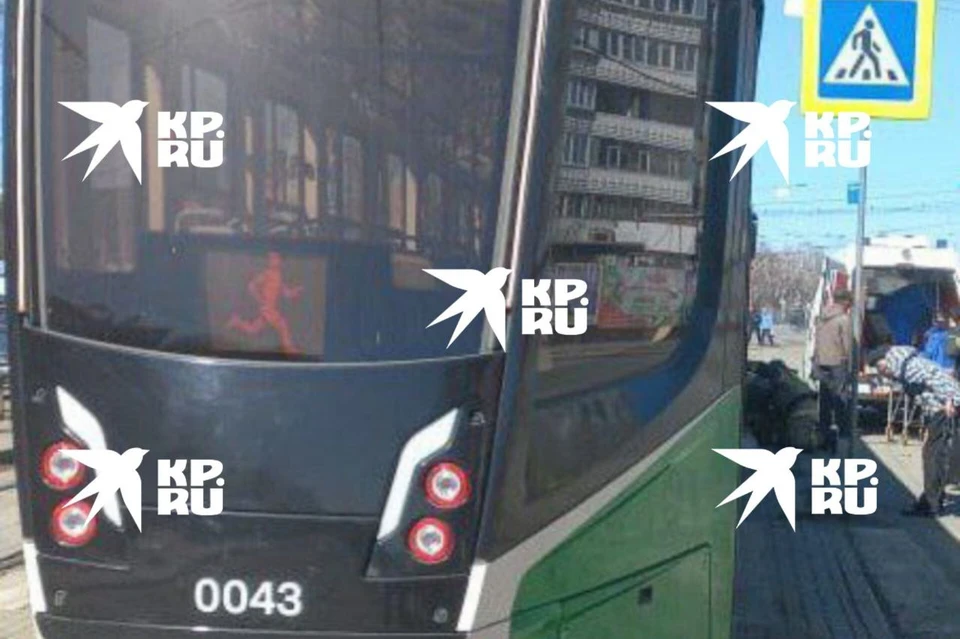 На месте ДТП работают спасатели