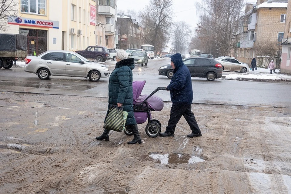 Судебные приставы обязали мэрию Биробиджана отремонтировать дороги