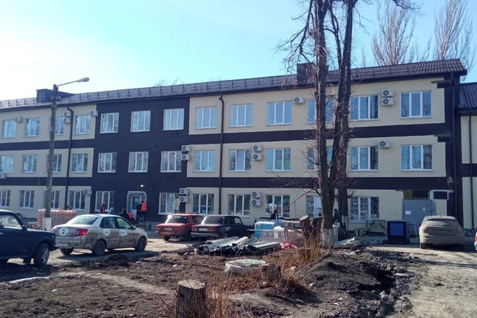 Снаружи и внутри больницы были проведены масштабные отделочные работы. Фото: ТГ/Зинченко