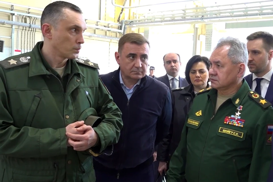 Шойгу показали производство реактивных снарядов для реактивных систем залпового огня и ракет