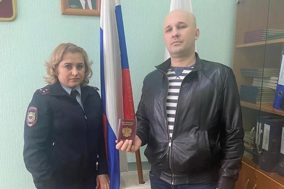Мужчина из ДНР получил паспорт гражданина РФ
