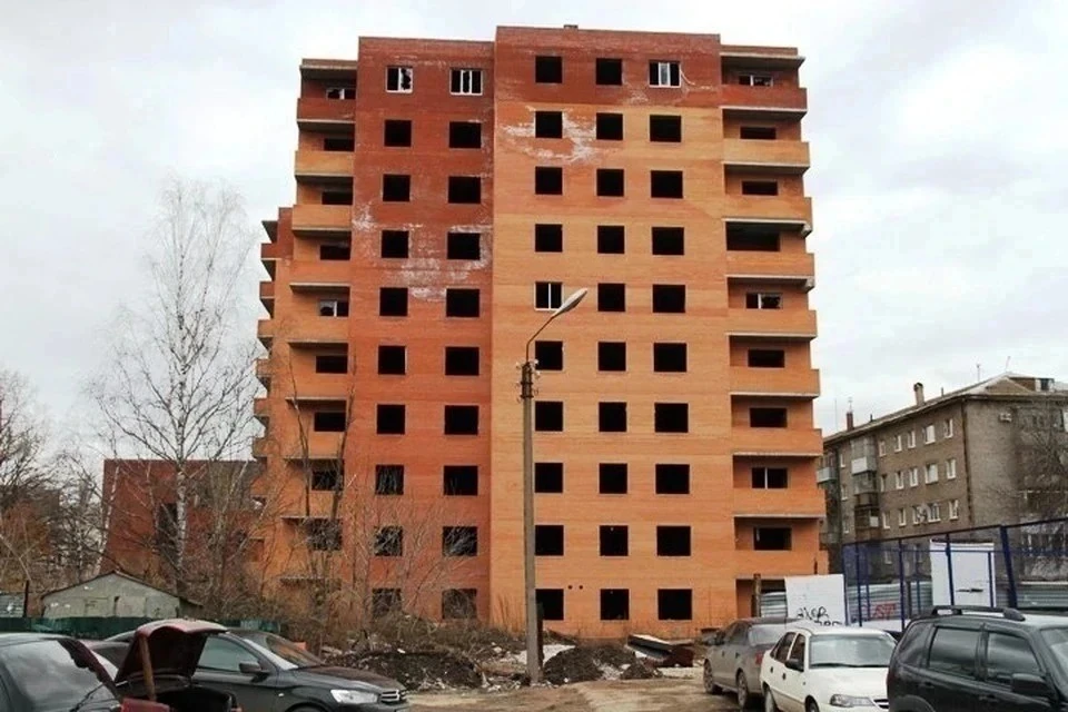 Упавшая в Уфе с шестого этажа 17-летняя девушка во время несчастного случая находилась в недостроенном здании по улице Кирова, 43/2 - печально известном как «дом смерти»