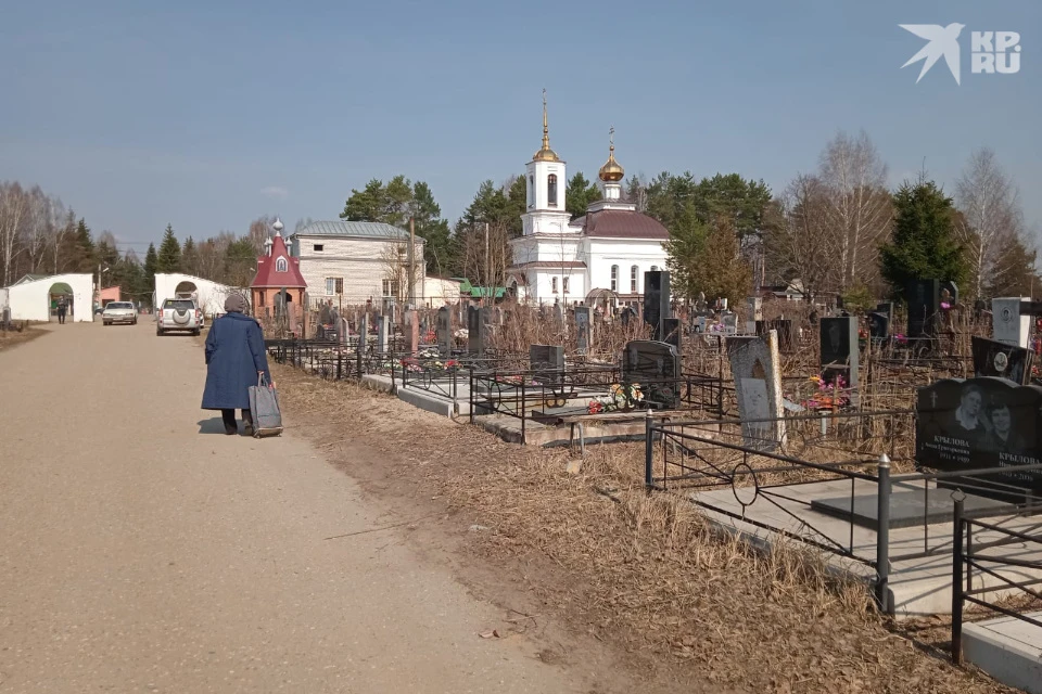 Что в преддверии праздников происходит на городских кладбищах, проверила «КП»-Тверь».