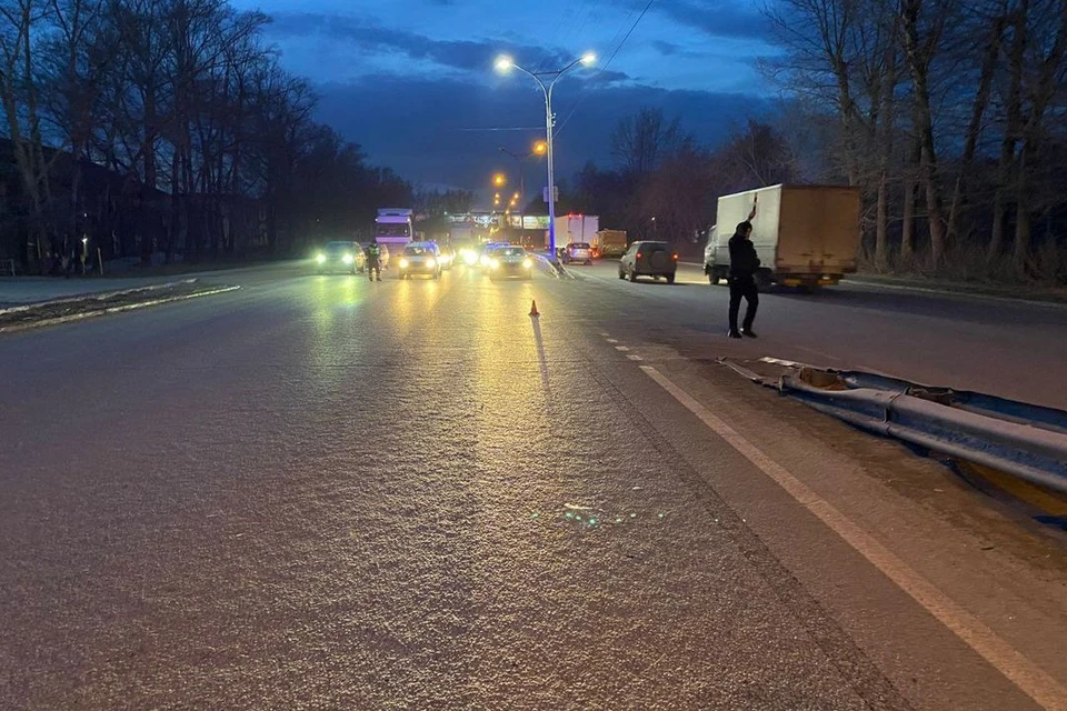 В Новосибирске парень на иномарке сбил мужчину, перебегавшего дорогу. Фото: ГИБДД Новосибирск