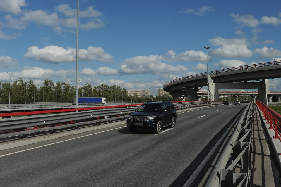 На шесть месяцев полностью перекроют внешнее кольцо КАД на участке между развязкой с ЗСД и развязкой с Приморским шоссе