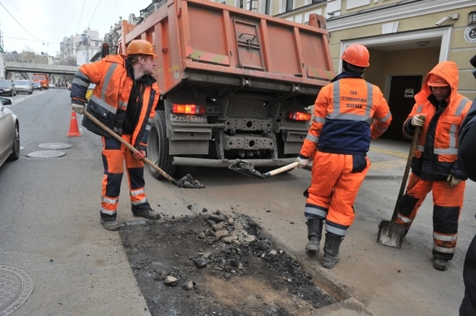 Для жителей организуют экскурсию по Советскому району города, в ходе которого они узнают об ответственных за ремонт лицах.