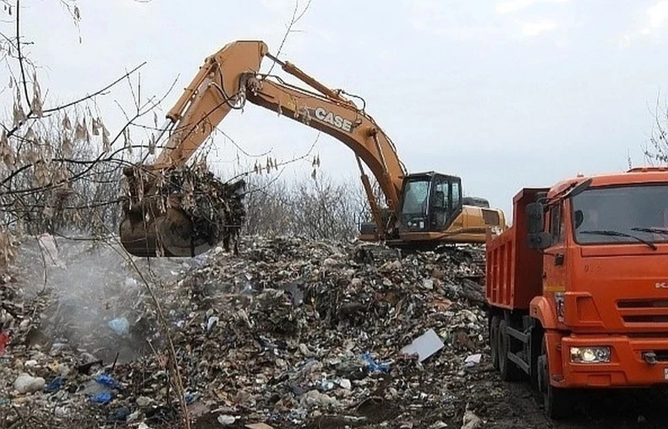В Тверской области загорелся полигон с мусором