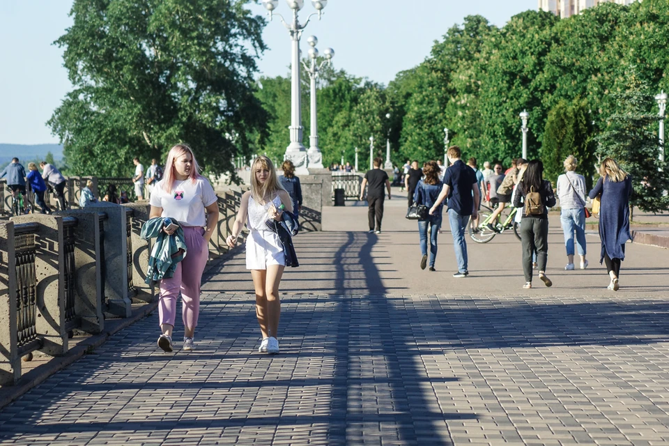 Посвятить летние каникулы заработку решили многие юные жители города