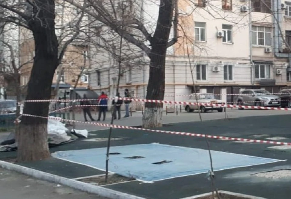 Двор остался без площадки из-за съемок кино. Фото: "Новороссийский рабочий"