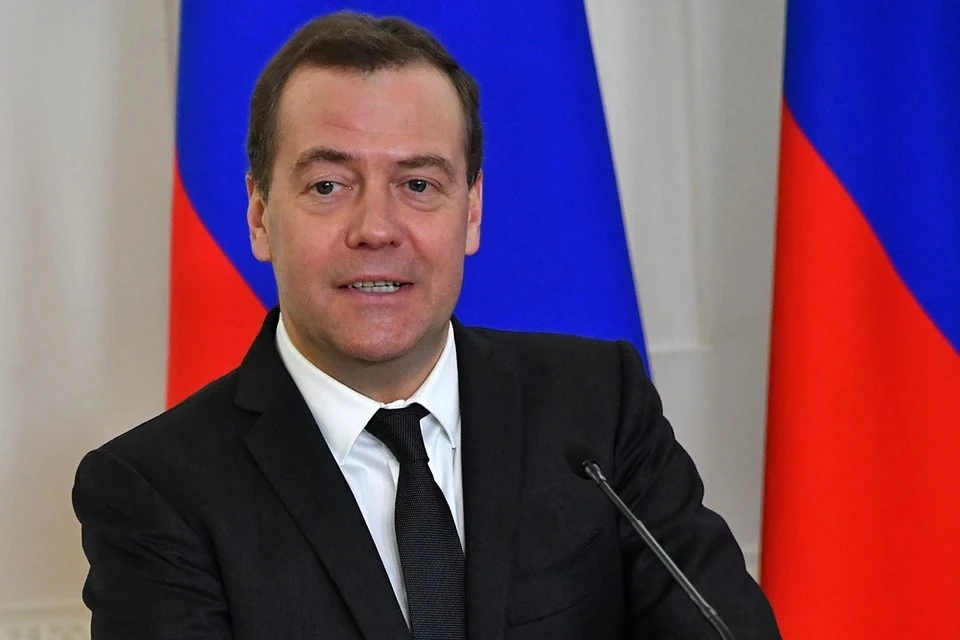 Медведев назвал лидеров G7 недоумками из-за идеи о полном запрете экспорта в Россию