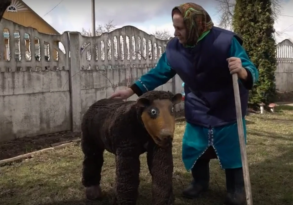 Вот такого медведя создала художница из деревни Вынищи. Фото: кадр видео «Россия 1»