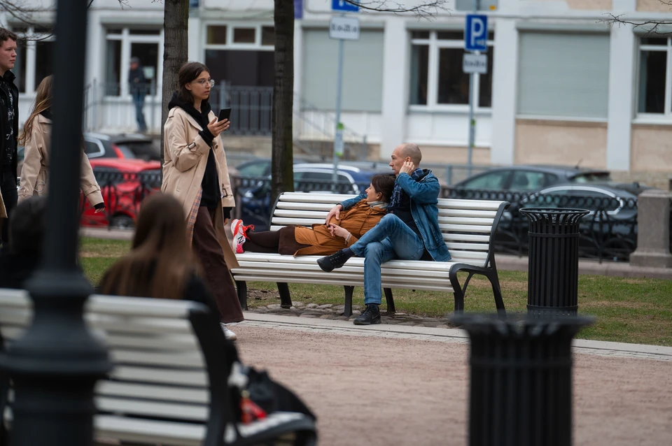 Дом 2 2 06 24 вечерний. Теплого дня. Жители Еревана. Утро в Петербурге ведущие.