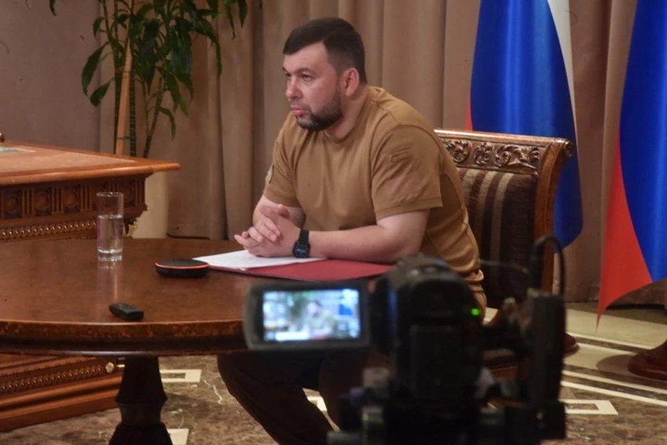 Денис Пушилин отвечает на вопросы жителей ДНР. Фото: АГ ДНР