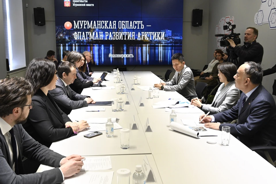 Политтехнолог объяснил, что значит встреча Андрея Чибиса и Ван Вэньли. Фото: правительство Мурманской области