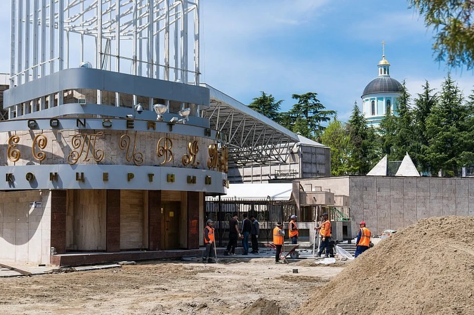 В Сочи восстановят сквер возле концертного зала «Фестивальный». Фото: t.me/officialsochi