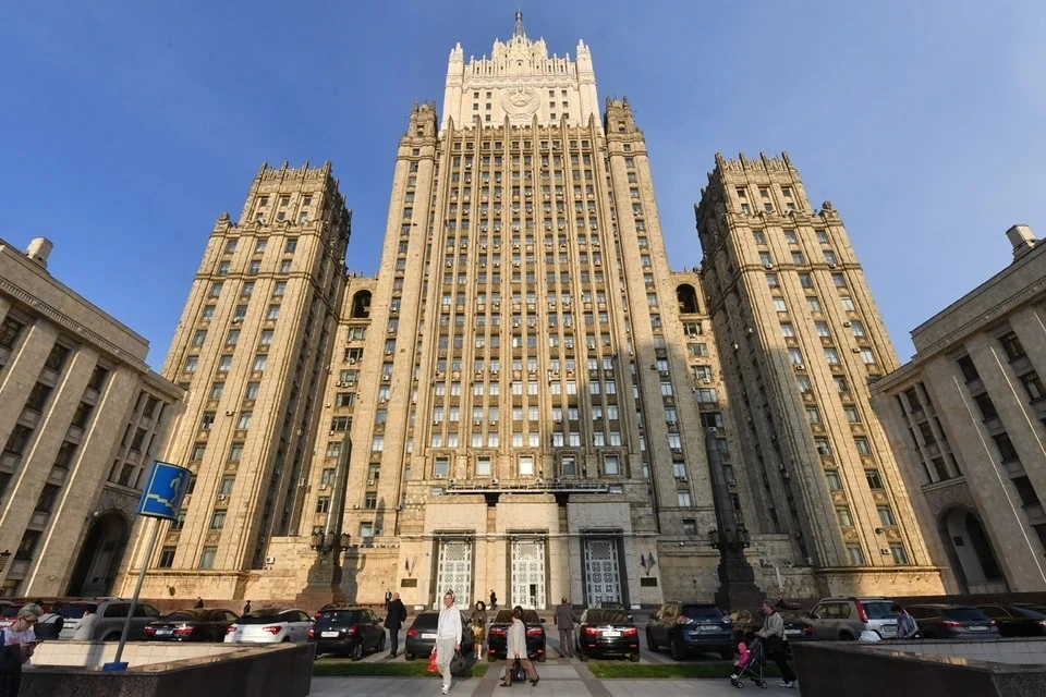 МИД России пообещал жестко отреагировать на захват школы при посольстве РФ в Варшаве