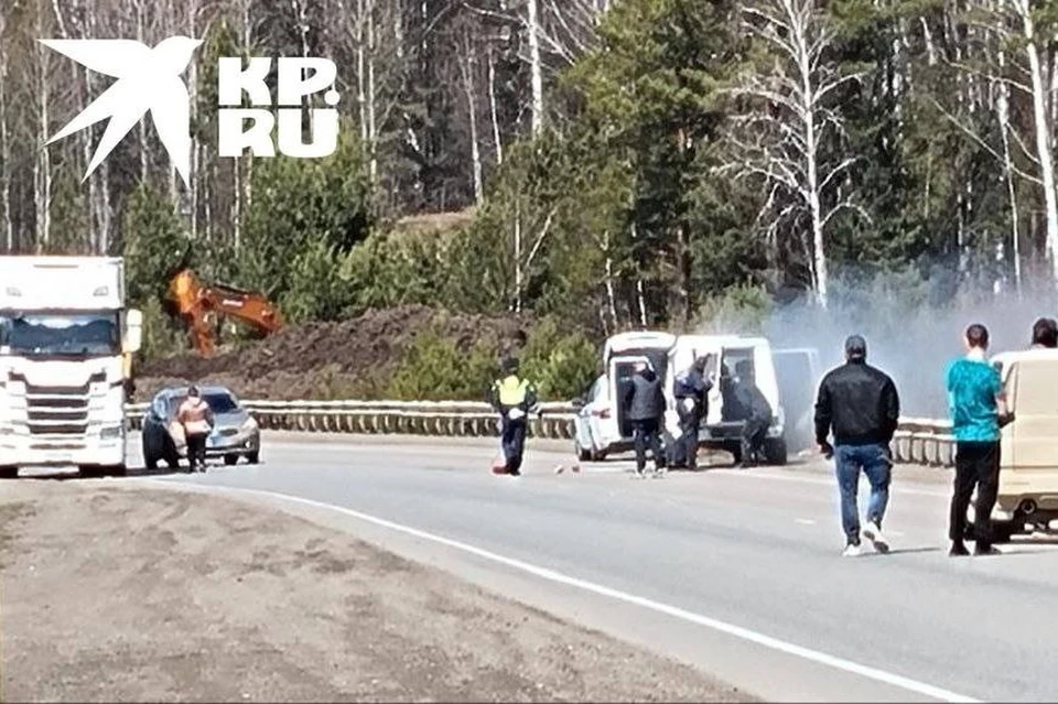 Под Красноярском лихач устроил гонку с полицией и спалил машину