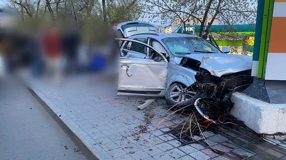 В полиции озвучили подробности смертельной аварии в центре Владивостока 1  мая - KP.RU