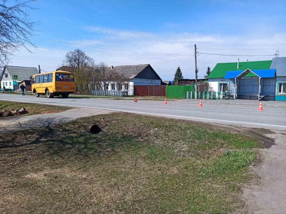 Ребенок получил травму ноги, на скорой помощи его доставили в местную больницу.