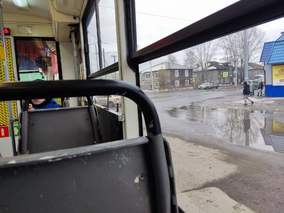 В Томске начал ездить трамвай с символикой Года педагога и наставника. Фото: Анна Ковалева